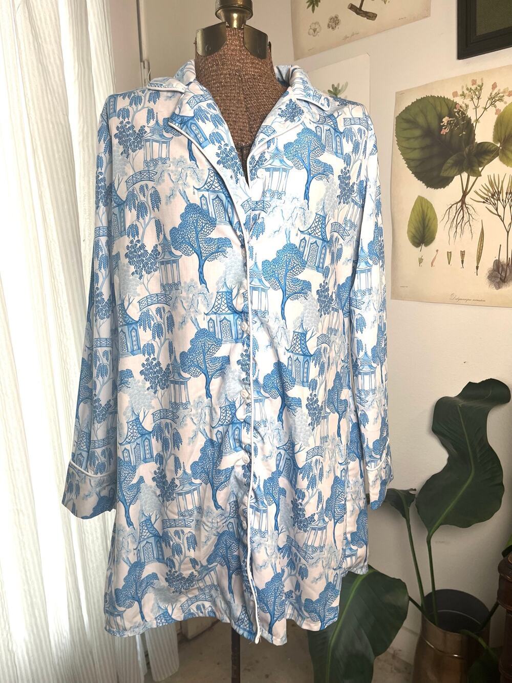 Ceci and Lou Women’s Pajama Shirt Blue Chinoiserie Print Coastal Grandma Small